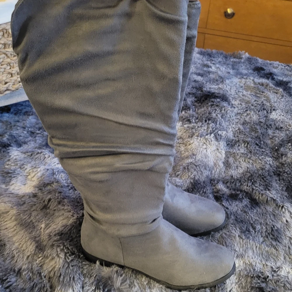 Women's Grey Suede Boots